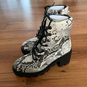 NEW Steve Madden Girl Dillan Boot Snake Print
